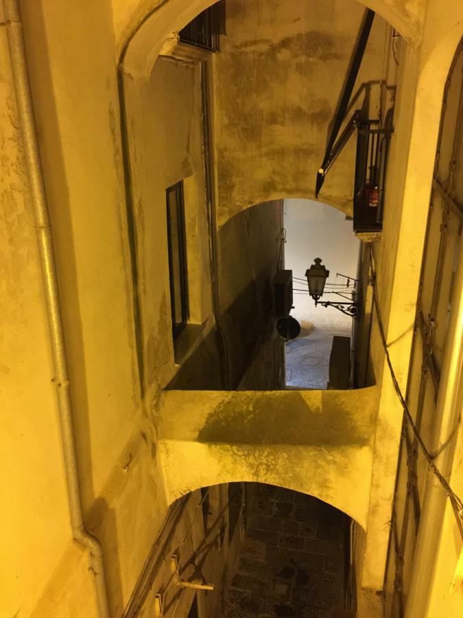 Dimora Dei Mercanti Салерно Екстериор снимка